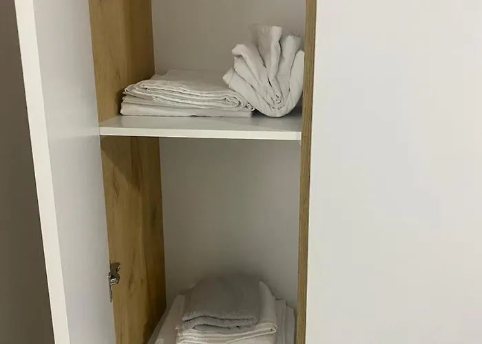 Banesa Me Qera Ne Shengjin Dhe Rana Hedhun Lejlighed Polisi i Vogel